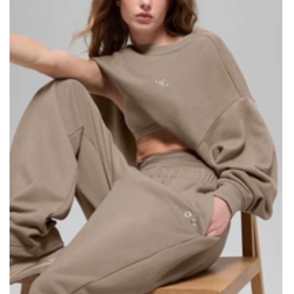 Alo yoga accolade gravel crew neck pullover